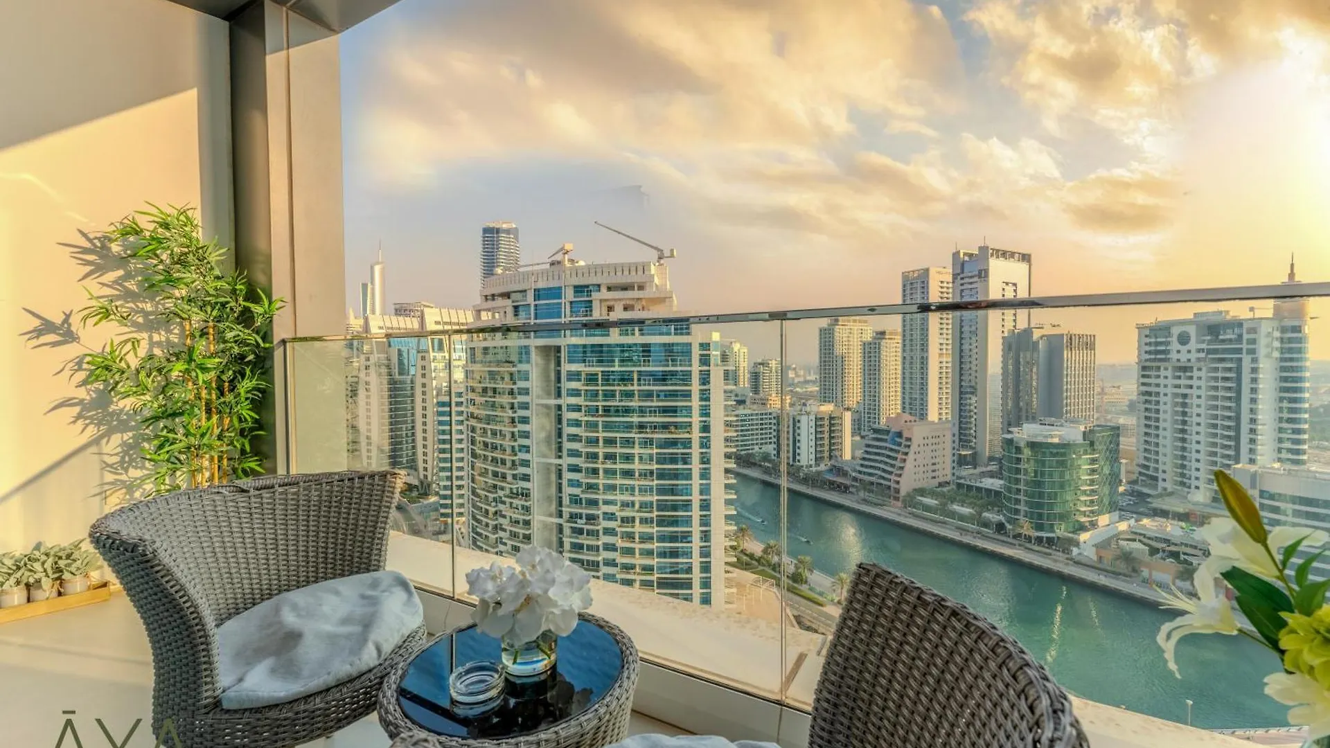 Luxury Beachfront 1Br Jumeirah Gate Tower 1 By Aya Boutique Dubaj